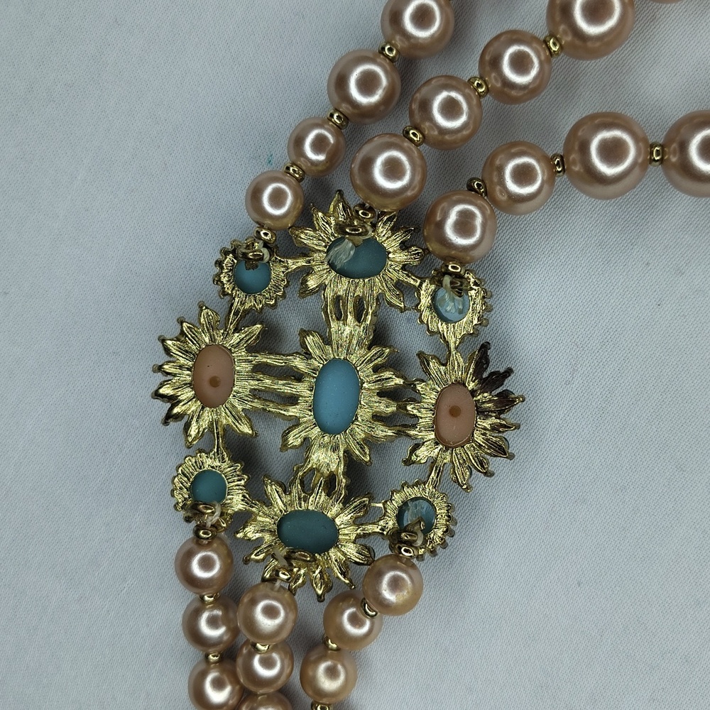 Graduated Faux Pearl Necklace with Accent - Picture 7 of 7
